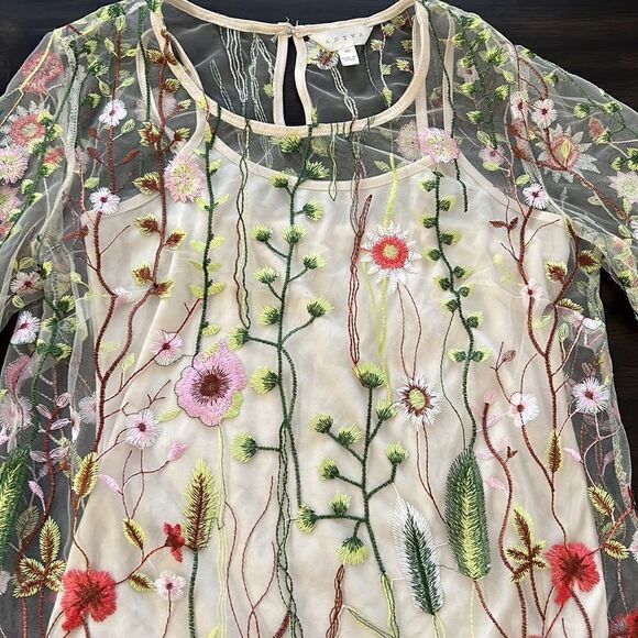 Adiva embroidery floral women top - Picture 2 of 5